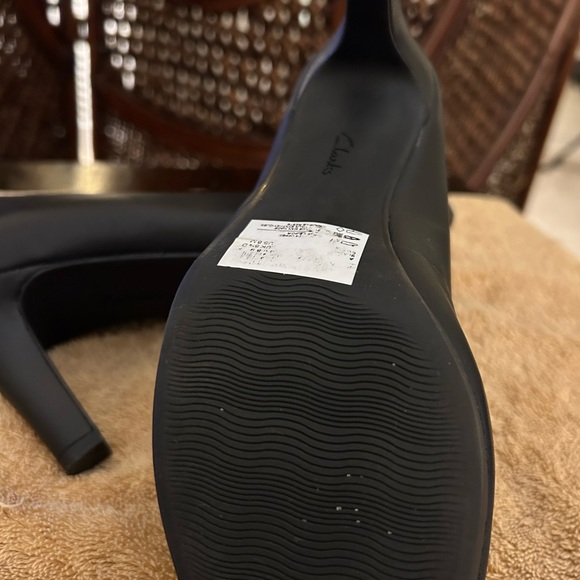 Clarks black leather pumps - Picture 4 of 8